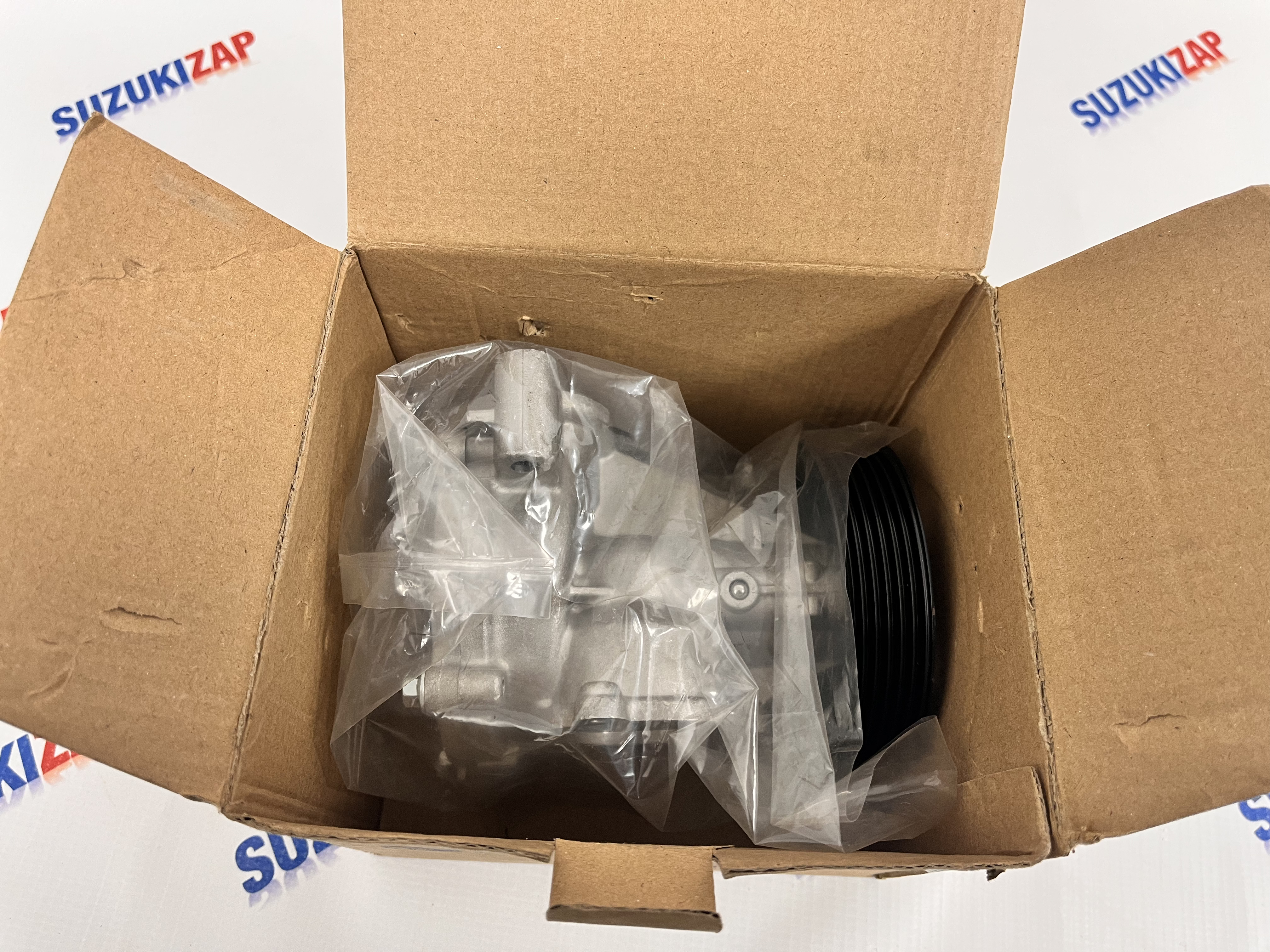 Помпа Suzuki Grand Vitara 2005-2015г.в. J24B Luzar