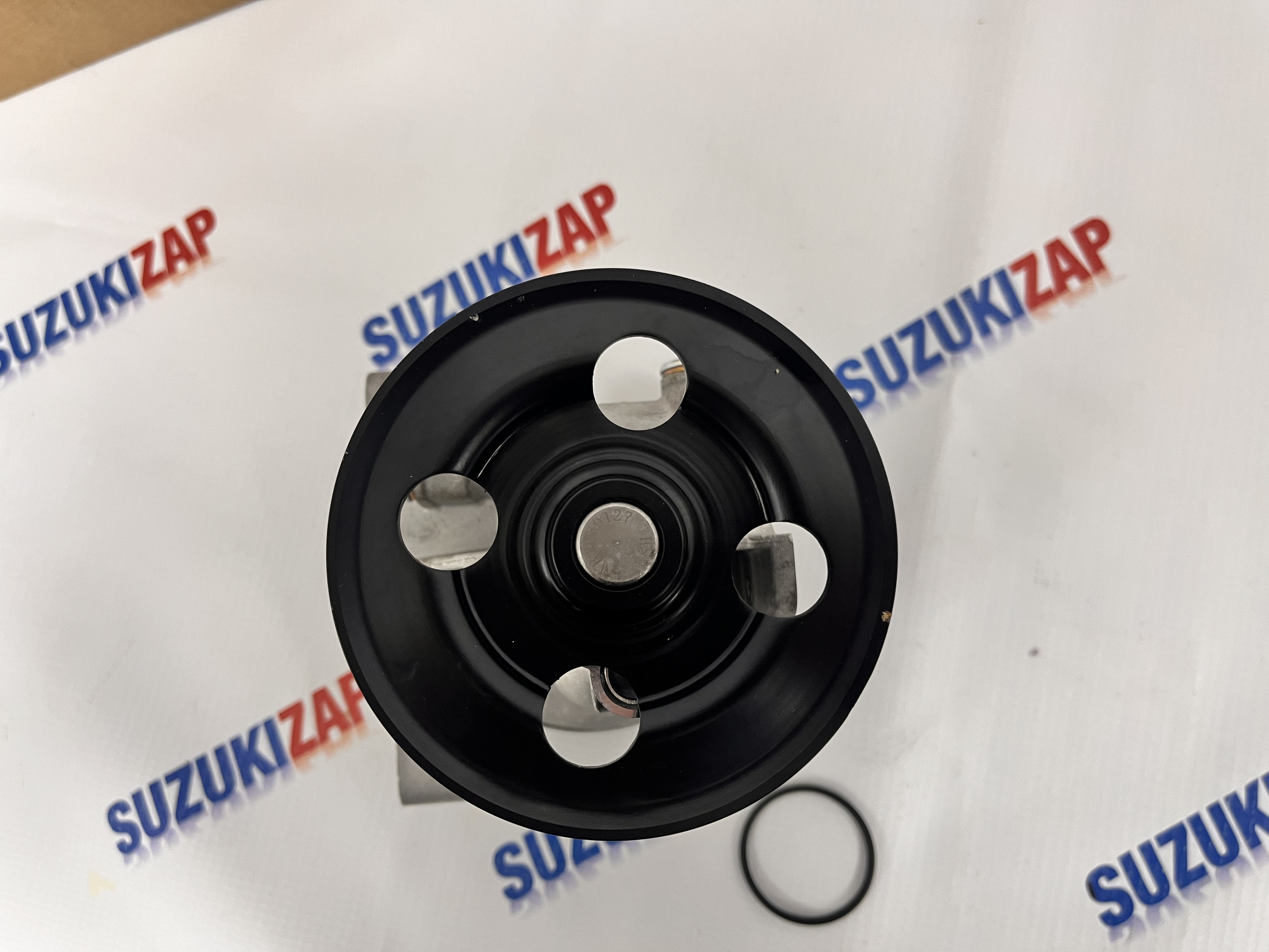 Помпа Suzuki Grand Vitara 2005-2015г.в. J24B Luzar