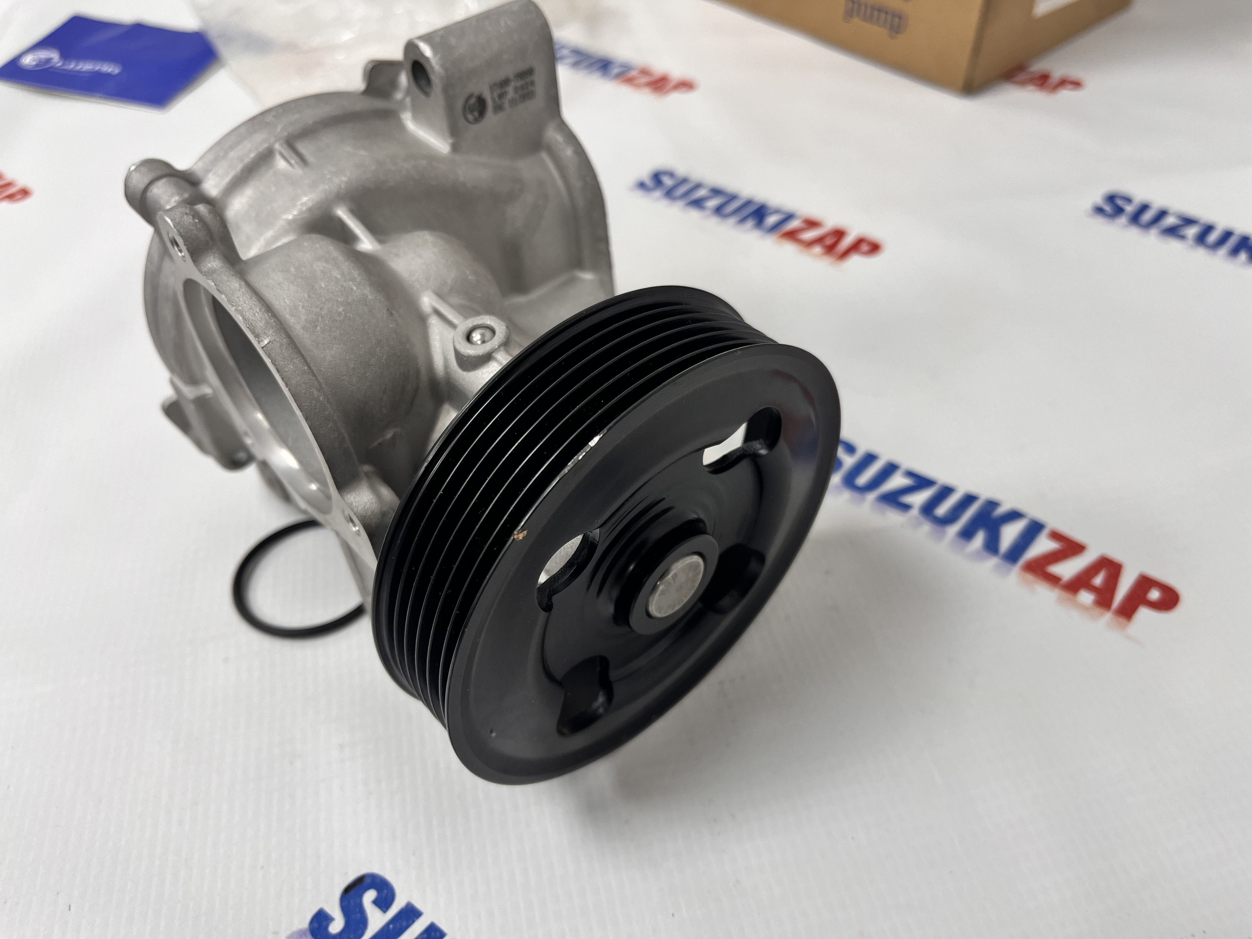 Помпа Suzuki Grand Vitara 2005-2015г.в. J24B Luzar