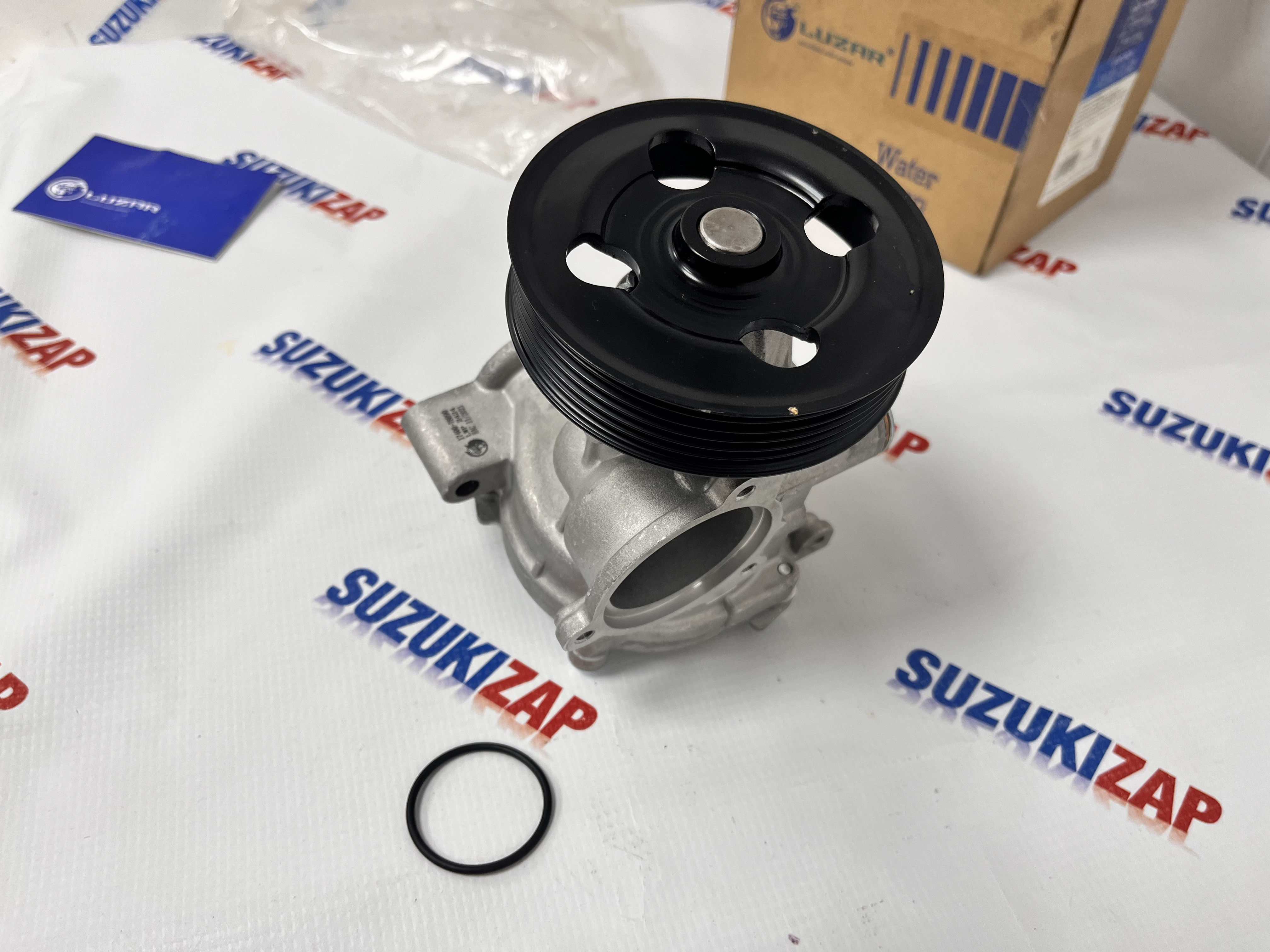 Помпа Suzuki Grand Vitara 2005-2015г.в. J24B Luzar